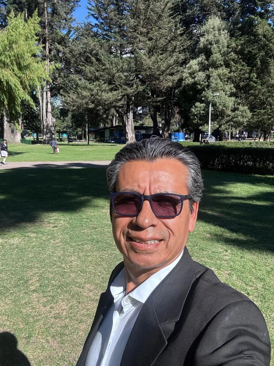 Juan Carlos Zurita smiling in a park in Quito