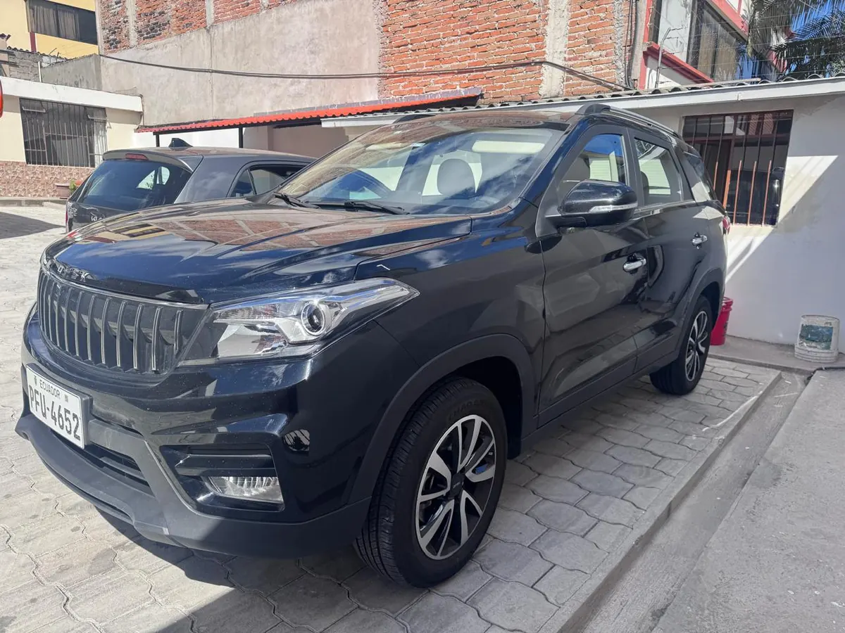 Black DFSK Glory SUV